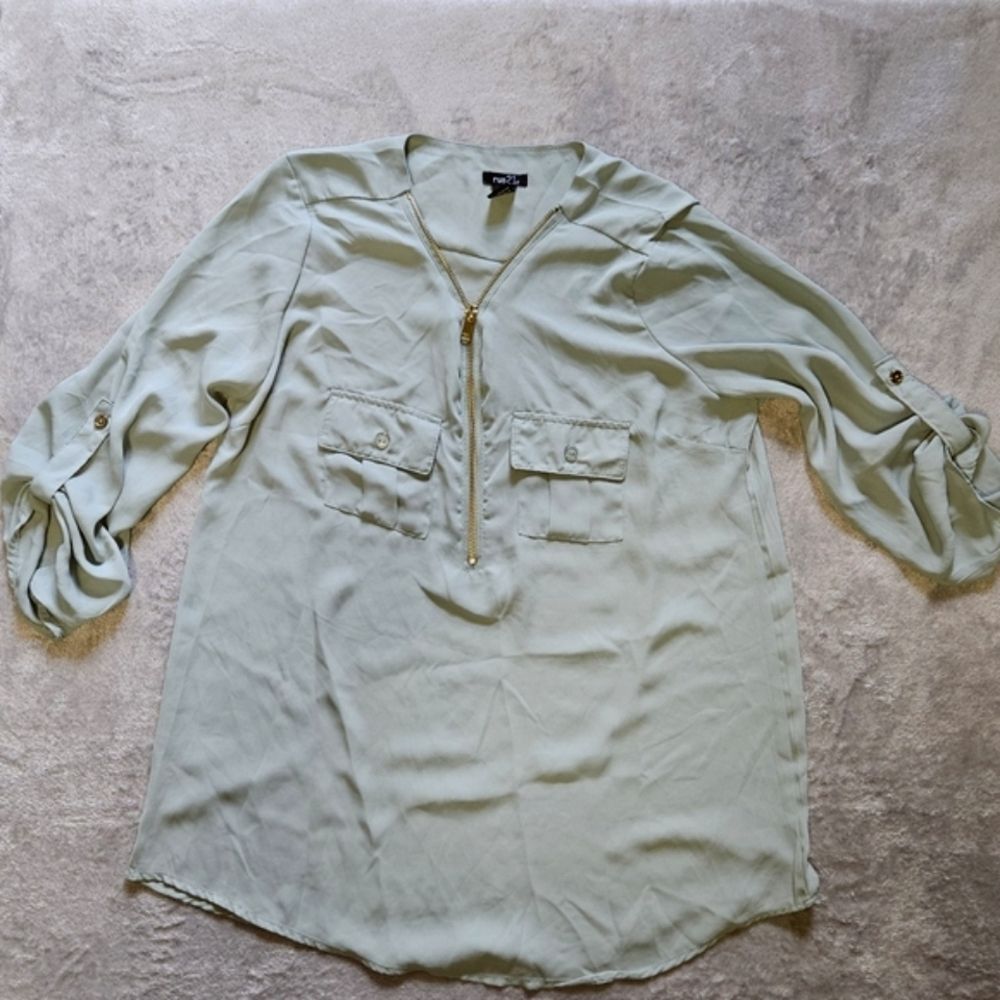 Rue21 Womens half sleeved Shirt with Zipper on collar, Sheer.  Size Medium.